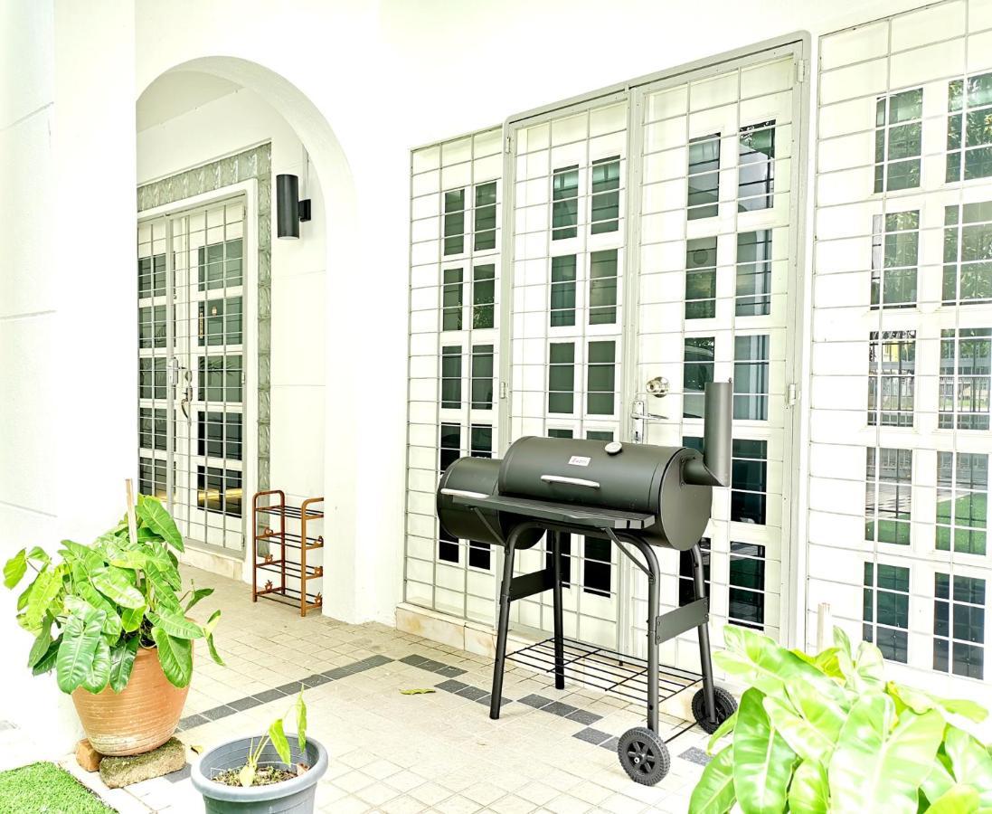 527 Beachhouse L 5 Bedroom With Swimming Pool - 3Min Walk To The Beach Tanjung Bungah  Exterior photo